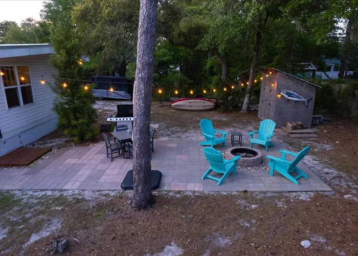 Modern Oak Island Escape: 1 Mile To Long Beach!