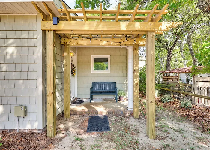 Oak Island Cottage: Minutes To Long Beach!
