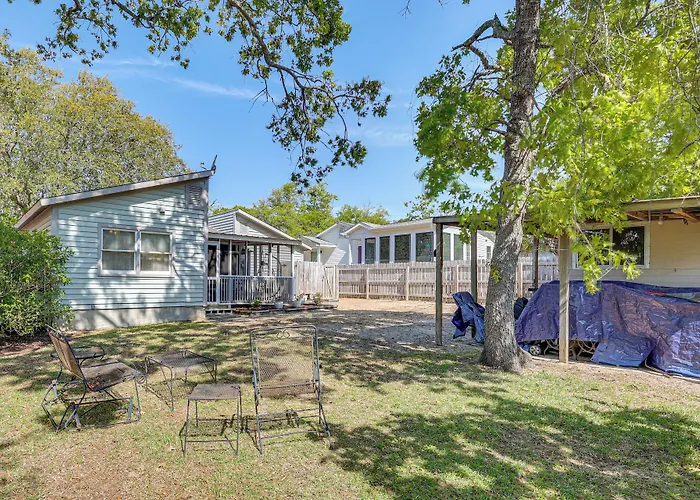 Oak Island Home W/ Fenced Yard, Walk To Long Beach