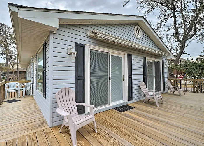 Cozy Oak Island House < 1 Mi To Beaches!